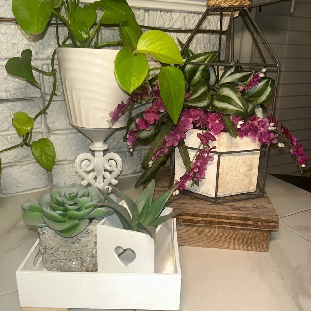 Rustic Wood Pot Hanging Plant Planter Indoor or Outdoor Medal Design Decor